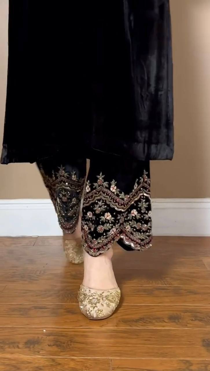 Gloaming Muse Velvet Embroidered Kurta Set