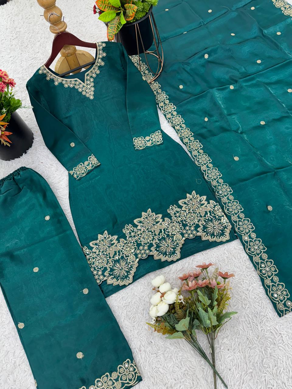 AAvaran AAvaran Luxe Jimmy Choo Embroidery Sequin Work Kurti Palazzo Set with Dupatta Kurti Set with dupatta & Pant