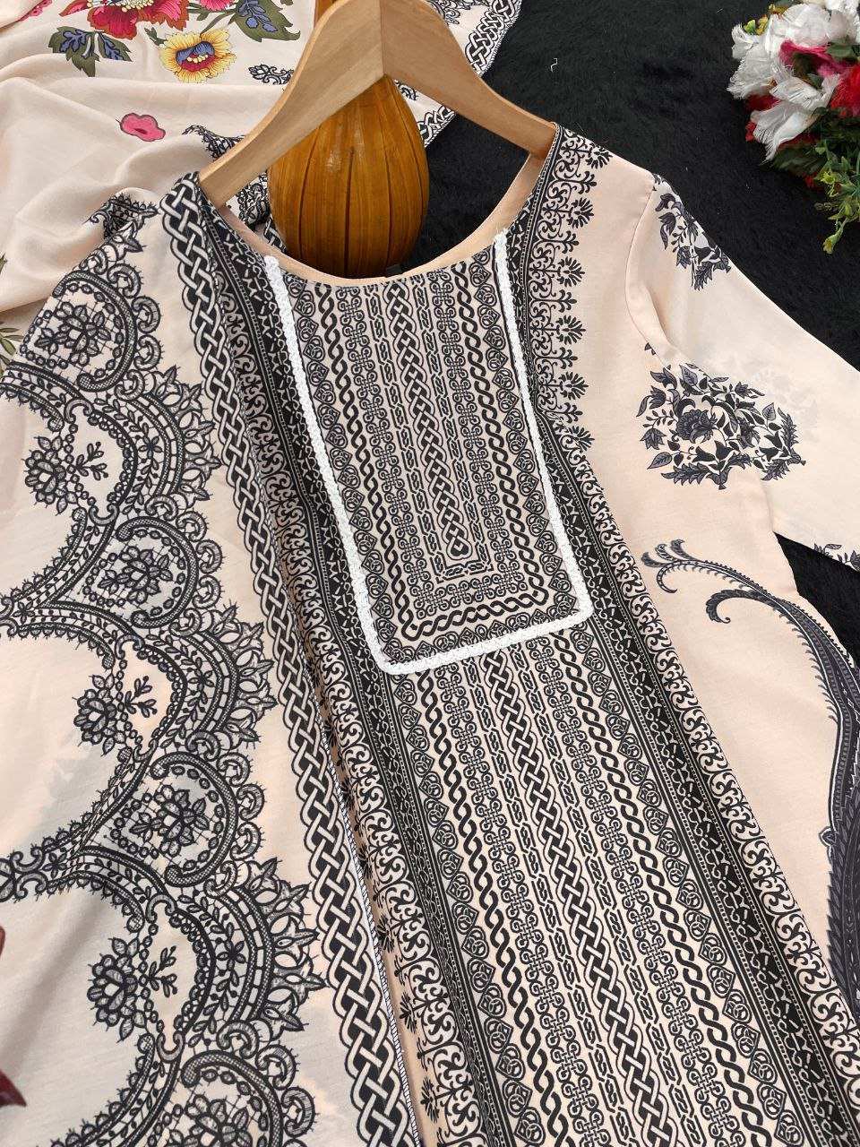 AAvaran AAVARAN Digital Print Muslin Cotton Kurti Pant Set with Dupatta Kurti Set with dupatta & Pant