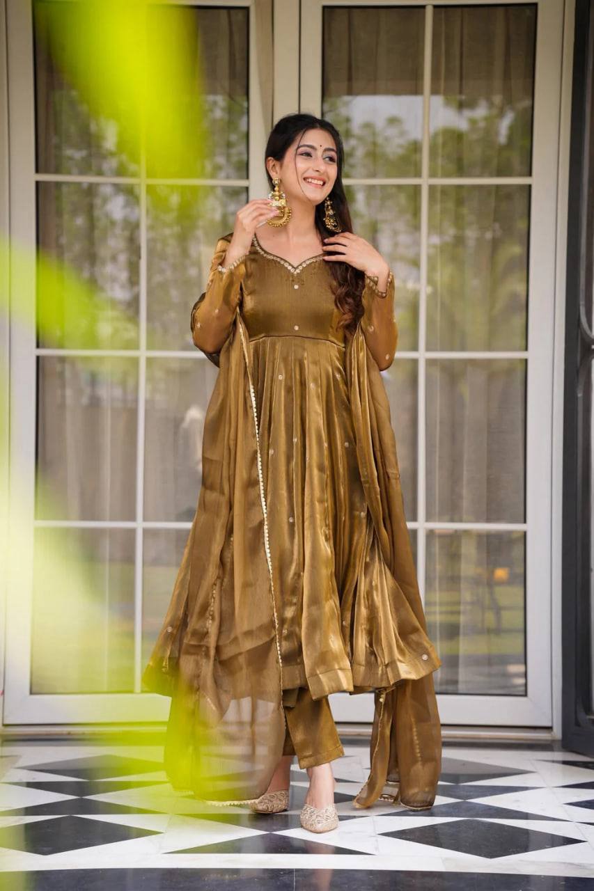AAvaran AAvaran Golden Jimi Choo Thread Work Anarkali Suit Set Anarkali Set with dupatta & Pant