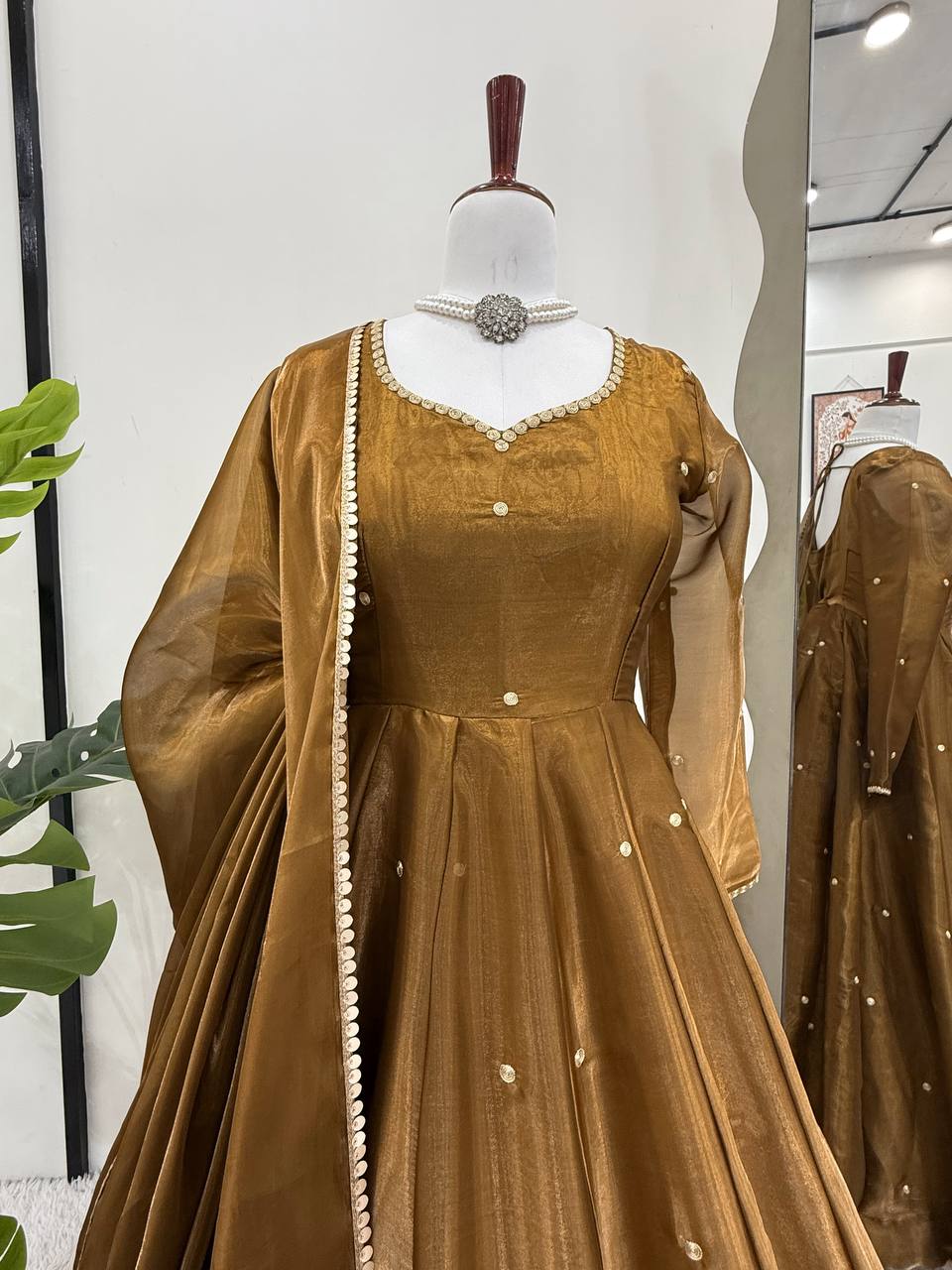 AAvaran AAvaran Golden Jimi Choo Thread Work Anarkali Suit Set Anarkali Set with dupatta & Pant