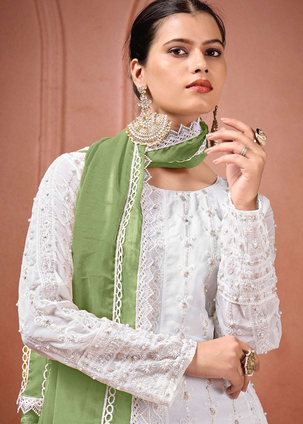 AAvaran AAvaran Embroidered Georgette Suit Set with Dupatta – Motif Elegance Kurti Set with dupatta & Pant