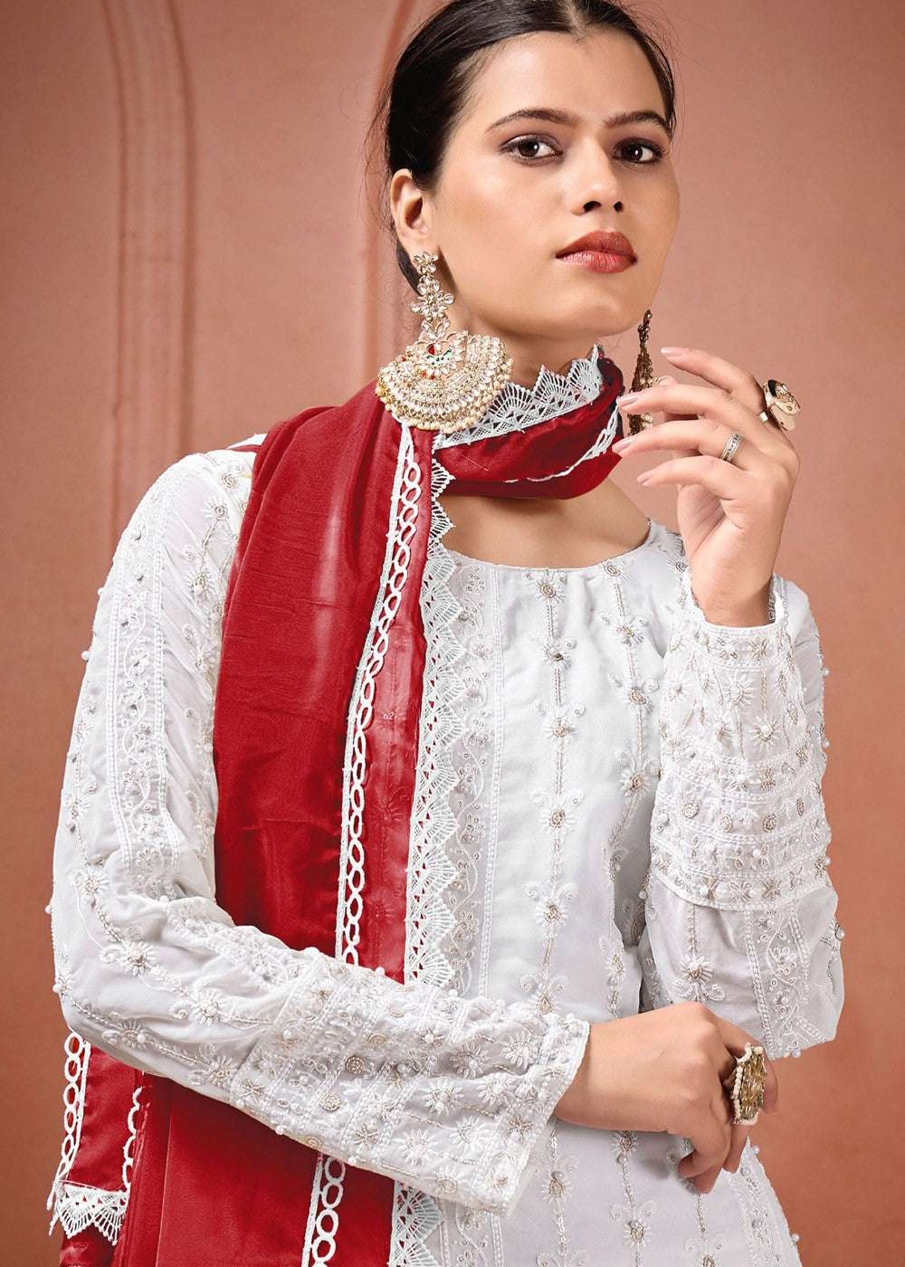 AAvaran AAvaran Embroidered Georgette Suit Set with Dupatta – Motif Elegance Kurti Set with dupatta & Pant