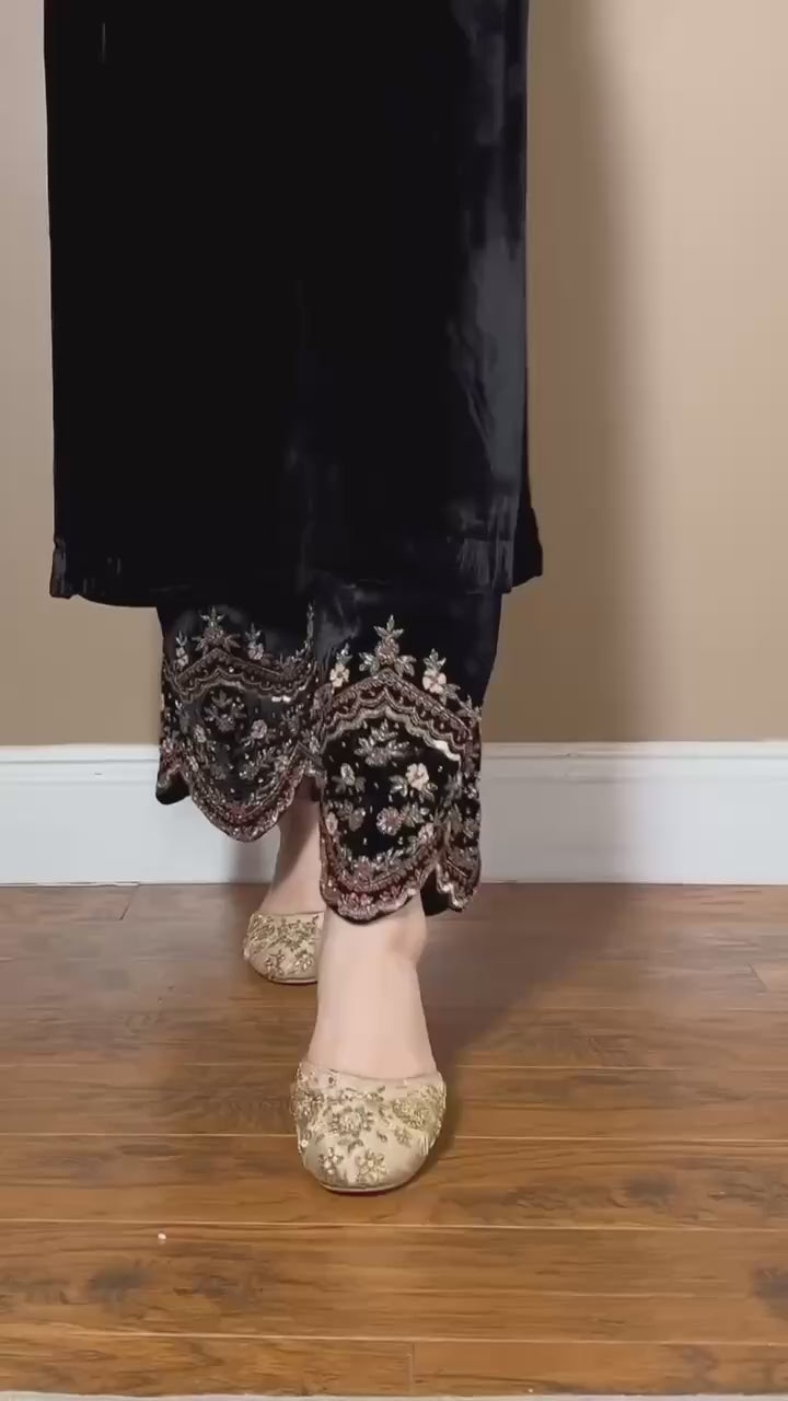 Gloaming Muse Velvet Embroidered Kurta Set